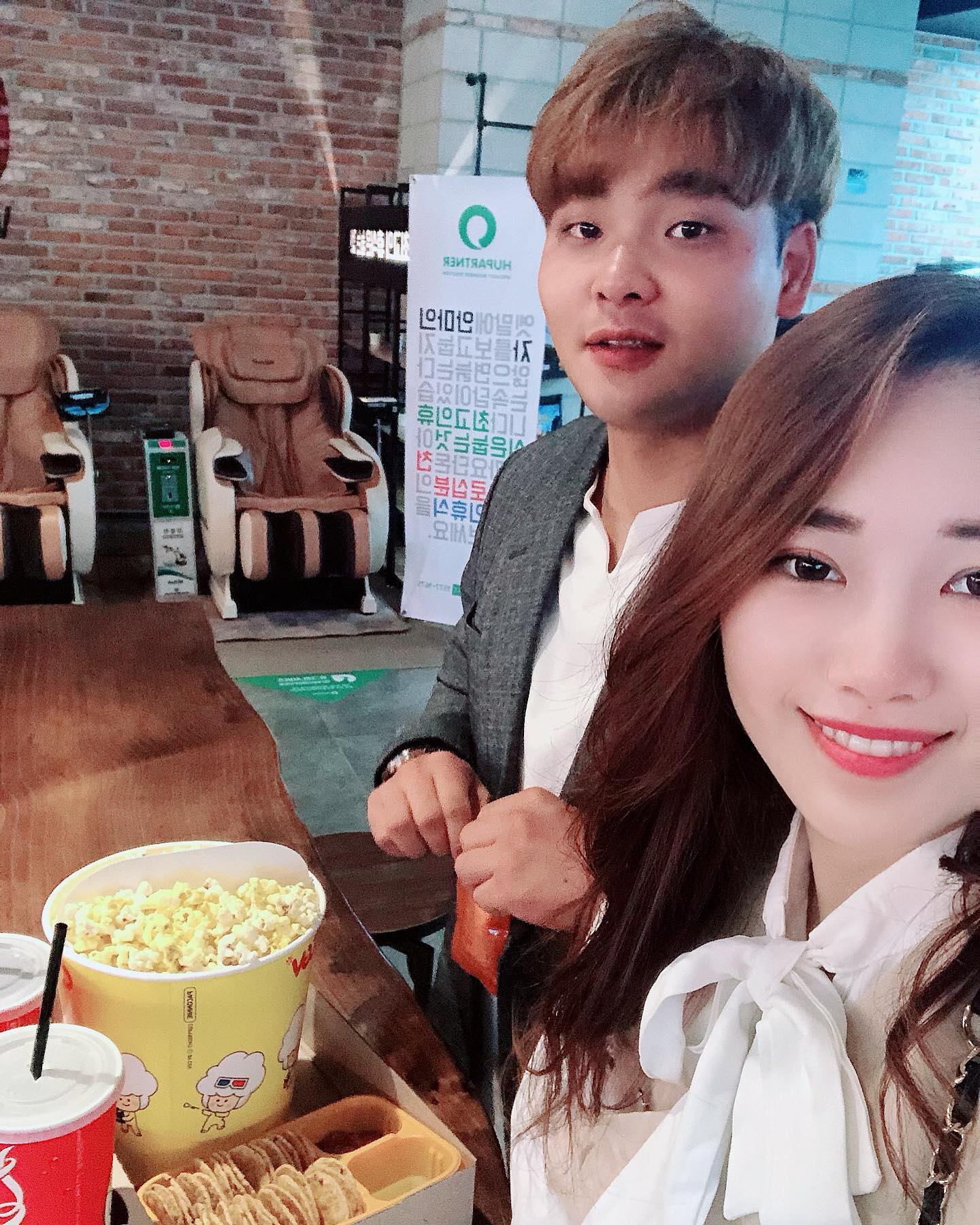 간만에 투샷💓
.
.
.
.
#월요일 #헬요일 #럽스타 #예비부부 #일상 #일상소통 #맞팔 #맞팔환영 #영화 #가장보통의연애 #예신 #예신스타그램 #좋아요 #좋아요반사 #일상스타그램