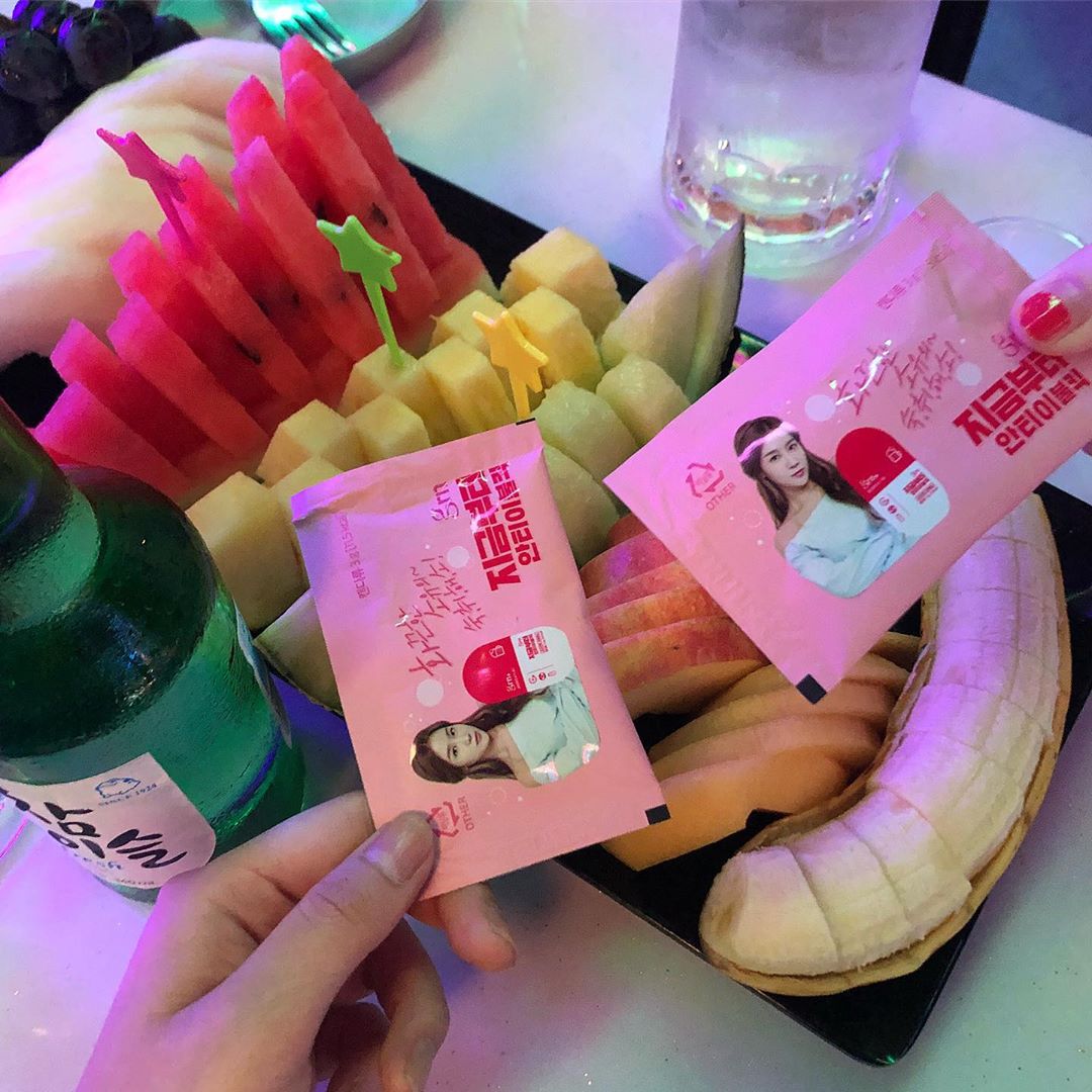 앙증민 on Instagram: “요즘 너무 잦은 술자리로 숙취랑 베프맺음🤦🏻‍♀️ ⠀ 주머니나 가방에 쏘옥❣️ 넣어 다니기 편한 크기에 음주 전 2알 혹은 음주 후 2알 간편하게 먹을 수 있어요👍🏻 ⠀ 친구 몰래 입에 넣어서 녹여먹거나 씹어 먹으면 되지롱😁 ⠀ 숙취야…”