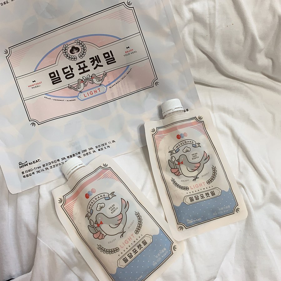맡길 임 , 구슬 윤 , 나무바를 정 on Instagram: “이 라이트 제품은 저칼로리, 저당, 저나트륨으로 식단관리 하시는 분들의 한끼로 맛있고 적당해요 ! 저칼로리지만 한 끼에 들어가야 하는 성분이 알맞게 들어있어요 ✨ 우유없이 물만으로도 충분히 맛있어서 🤭 . . #선식 #뮤즐리 #식사대용 #아침식사대용…”