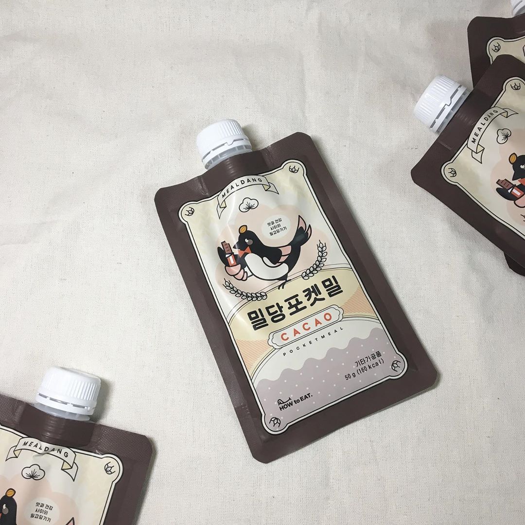 박유진 (유짱ღ) on Instagram: “아침대용으로 먹기 너무 좋당 매일 1,2교시 연강이라서 배고팠는데 아침마다 먹기 편하고 물만 넣어도 맛있음! 안에 콘프라이트도 들어있어서 씹는 맛도 있고 다양한 곡물이 들어있어서 영양도 최고최고➰
.
.
#식사대용 #밀당포켓밀 #다이어트”