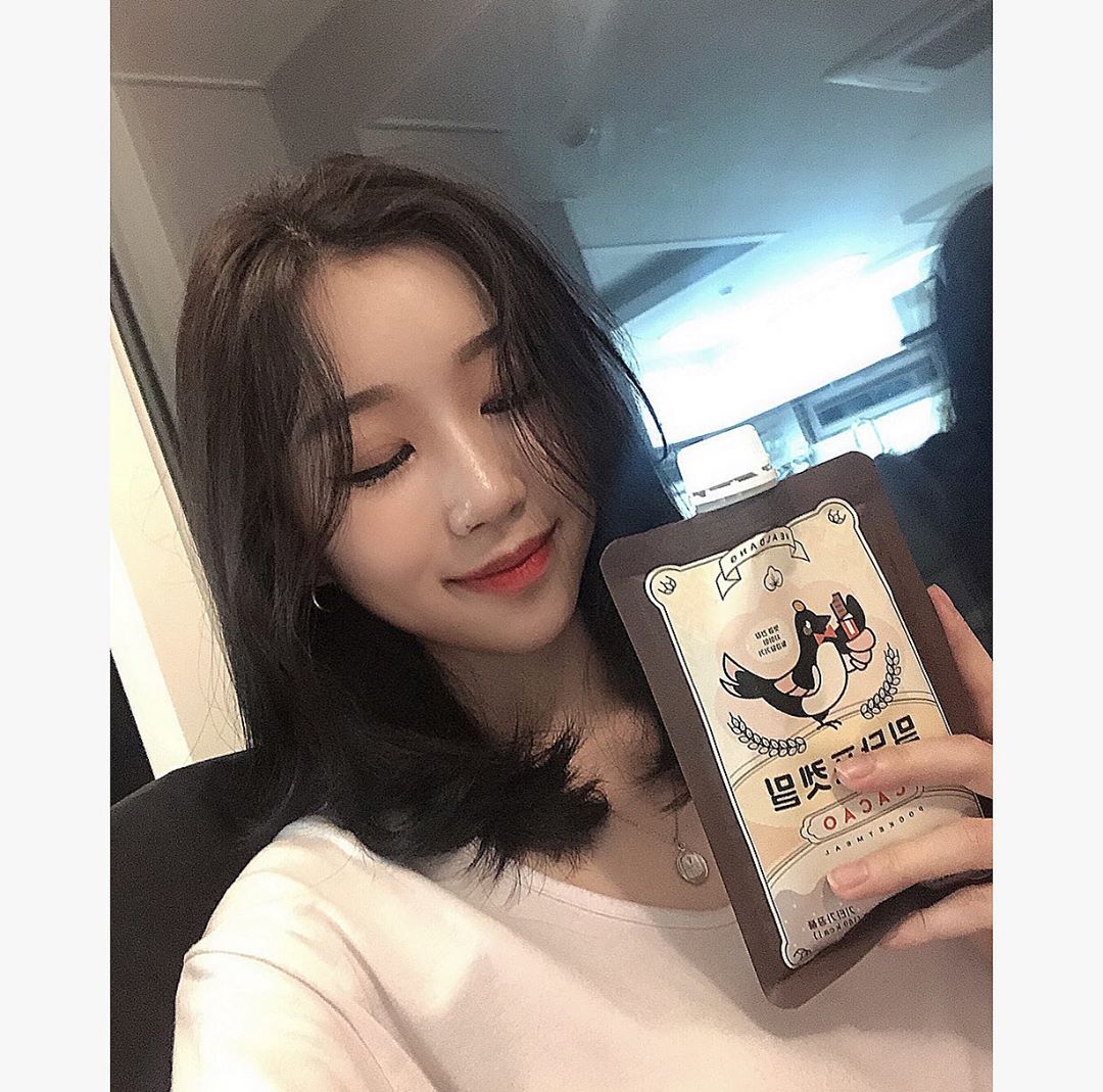 金芝酉 on Instagram: “정말 미친거 아니냐고 ..저칼로리이면서도 한 끼에 들어가는 영양성분(단백질,비타민,칼슘 등)도 다 들어가있고 차가운 물에도 잘 녹아서 놀램😳 나트륨0%에 붓기 고민 다이어트 고민하시는 분들 적극 추천 ㅠㅠ초코에 크런치에 견과류까지 완벽해오 ,, 맛은…”