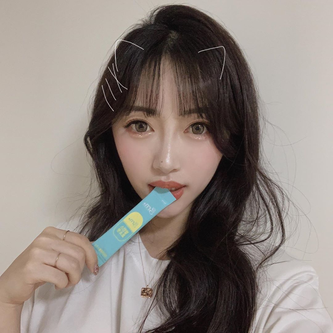 @bellebling_ on Instagram: “⠀ 분홍이,초록이로 유명한 #grn #지알엔#grn밸런스효소핏 ⠀ 주식이 라면이라 평소에도 아로니아효소 꾸준히 먹는데 아무래도 맛이,,🤭 미숫가루,곡물맛이라고는 하는데 진짜 코막고 먹어야 먹을수 있는맛?,,이랄까요 ⠀ 그런 효소의 불편한 냄새를 잡고…”