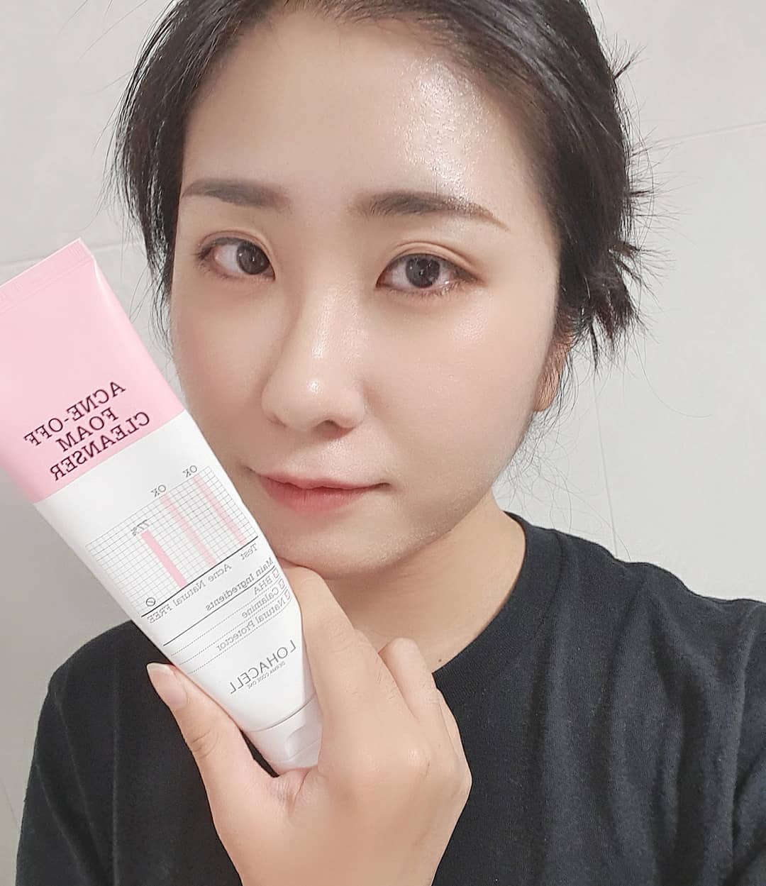 수요닝 on Instagram: “#로하셀 #lohacell  세정력 좋은 클렌저 발견!  #로하셀아크네오프폼클렌저 . 거품이 쫀득하니 씻고나면 뽀드득해지는 기분이 좋았어요👍 약산성도 써보고 비누도 쓰고 다양하게 써보고 있는데 #로하셀폼클렌징 세정력 괜찮네용❤ . 클렌징워터로 1차…”