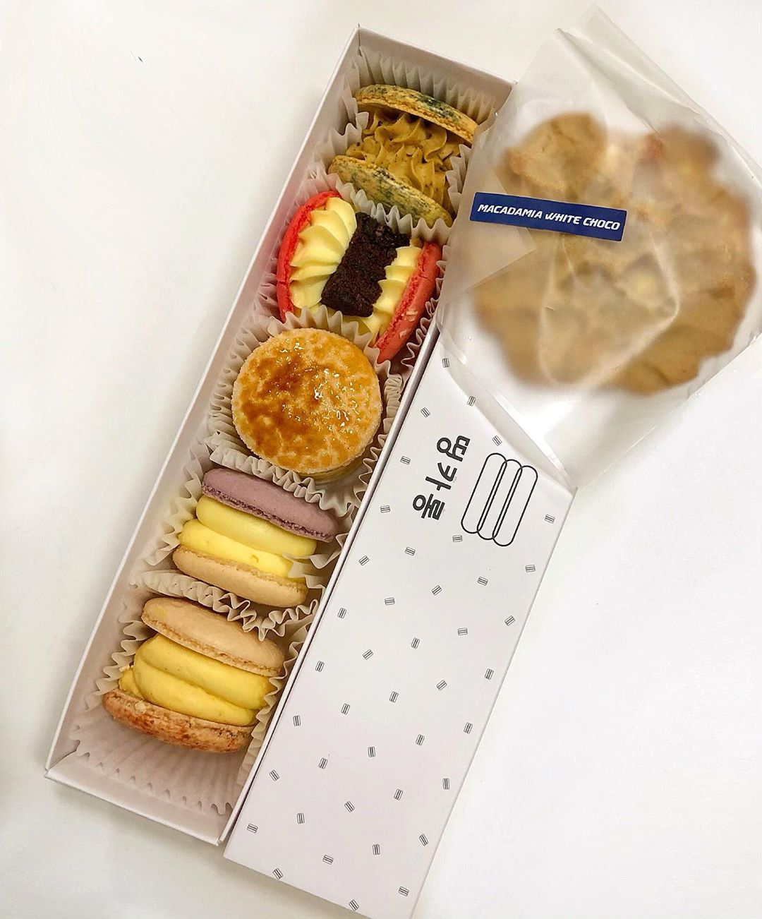 쩡혜 on Instagram: “역시 믿고 먹는 미친 #띵카롱 
쿠키도 너무 맛있어버리네😋”