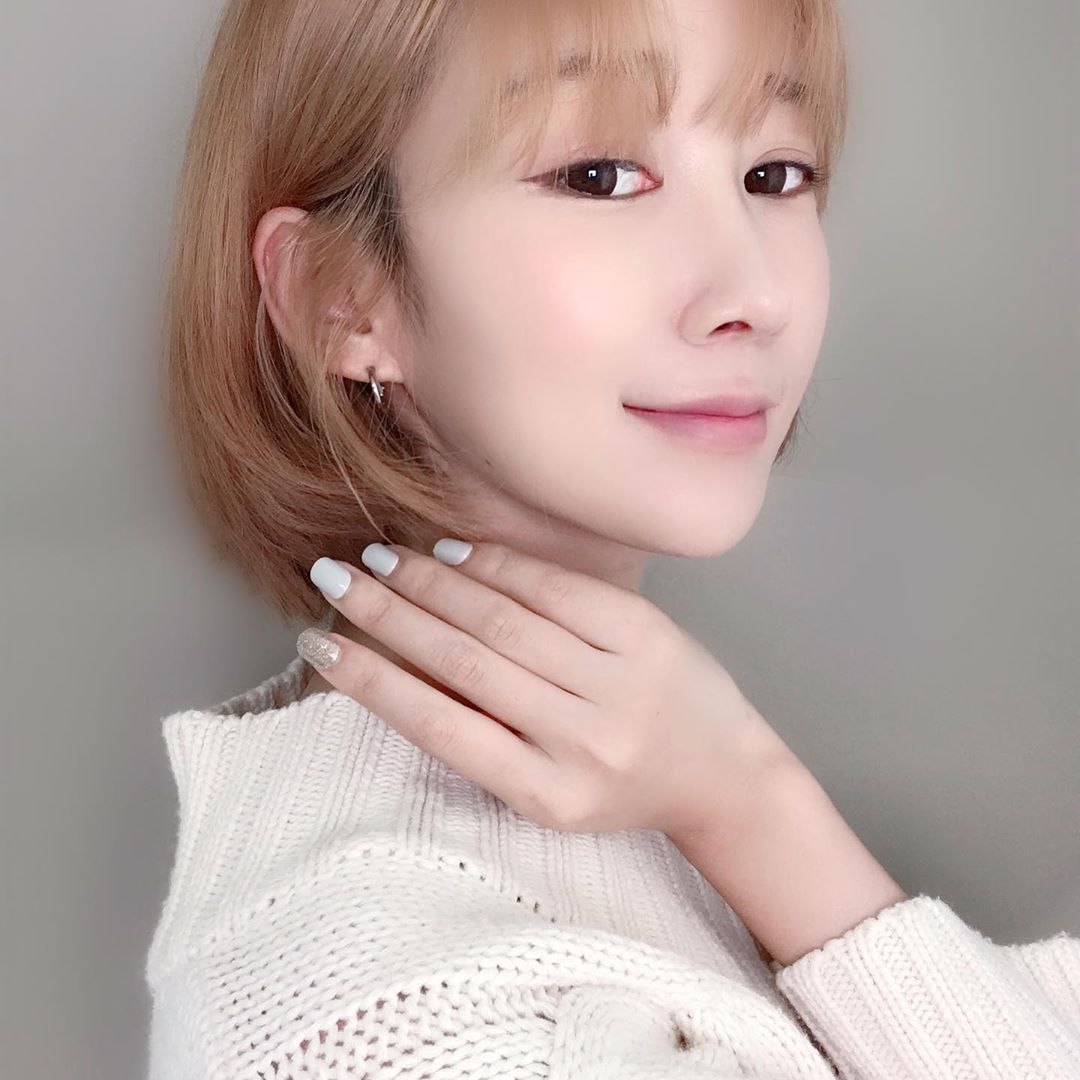 BOMBOM 🌸 on Instagram: “키스미 19 FW 신상 라인 너무 예뻐요 💗 . . 이미 전세계적으로 수많은 셀럽들이 사용하고 있는 키스뉴욕 신상 <키스뉴욕 프레스앤고 2019 FW 제품 8종> 너무 예뻐요 😍 👉🏻 세번째장에 동영상 속 여러분의 원픽은?! 💓 . 💗꿀팁 👉🏻…”