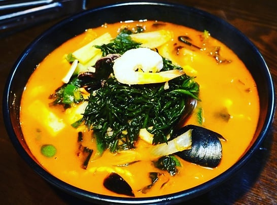 여기는 치찌중화식탁~（*’∀’人）♥
여기도 좌석수가 110석이나 되고 룸은 50석 정도 이용 가능한 곳으로 단체 모임이나 회식하기에 좋은 편이당₍₍ (ง ˙o˙)ว ⁾⁾
배달도 되고 포장이랑 예약도 되너 편하당!!*•̀ᴗ•́*
브레이크타임없이 찾아가서 먹을 수 있는데 양도 많고 맛있어서 좋다는점~!!(❛∞❛)
삼성역 1번 출구하고 강남경찰서랑 강남운전면허시험장에서 가까운데 회사직원 분들도 많이 오는 곳이라는 거~!!(╹◡╹)v
거기다 쿠팡이츠 배달도 되는데 배달비 없당!!(´▽`ʃƪ)♡ #삼성역맛집#삼성동맛집#대치동맛집#치찌중화식당#치찌중화식탁삼성점#삼성역1번출구#강남경찰서#강남운전면허시험장#마라관자#바다짬뽕#유산슬밥