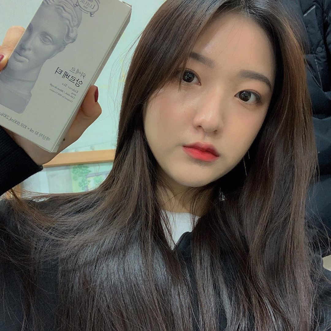 장미 on Instagram: “아침마다 얼굴 잘 부어서 걱정이었는데  이거 먹고 안심 하는중 ~.~ 일어나자마자 학교와서 밥보다 먼저 먹었다😽 . 지금은 얼굴너무 부은상태,,ㅜ🙀 . . . . #붓기차 #하우투잇 #뤼에르앙르베티 #붓기제거 #다이어트#한방붓기차#dm…”