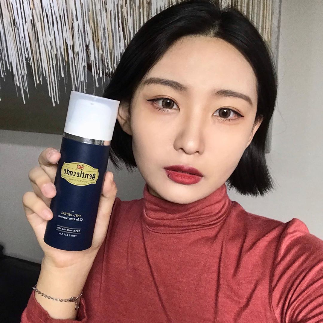혜진 on Instagram: “아리따움 Live 에 입점해있는 남성 화장품 브랜드 젠틀코드!💕 기존 여름용이던 포어컨트롤 올인원 에센스와 다르게 겨울용으로 클래식 라인인 안티드라잉 올인원 에센스가 새로나왔당🤩👍🏻 출시기념 온라인몰 11번가 등에서 1+1 행사도 진행중!  사실…”