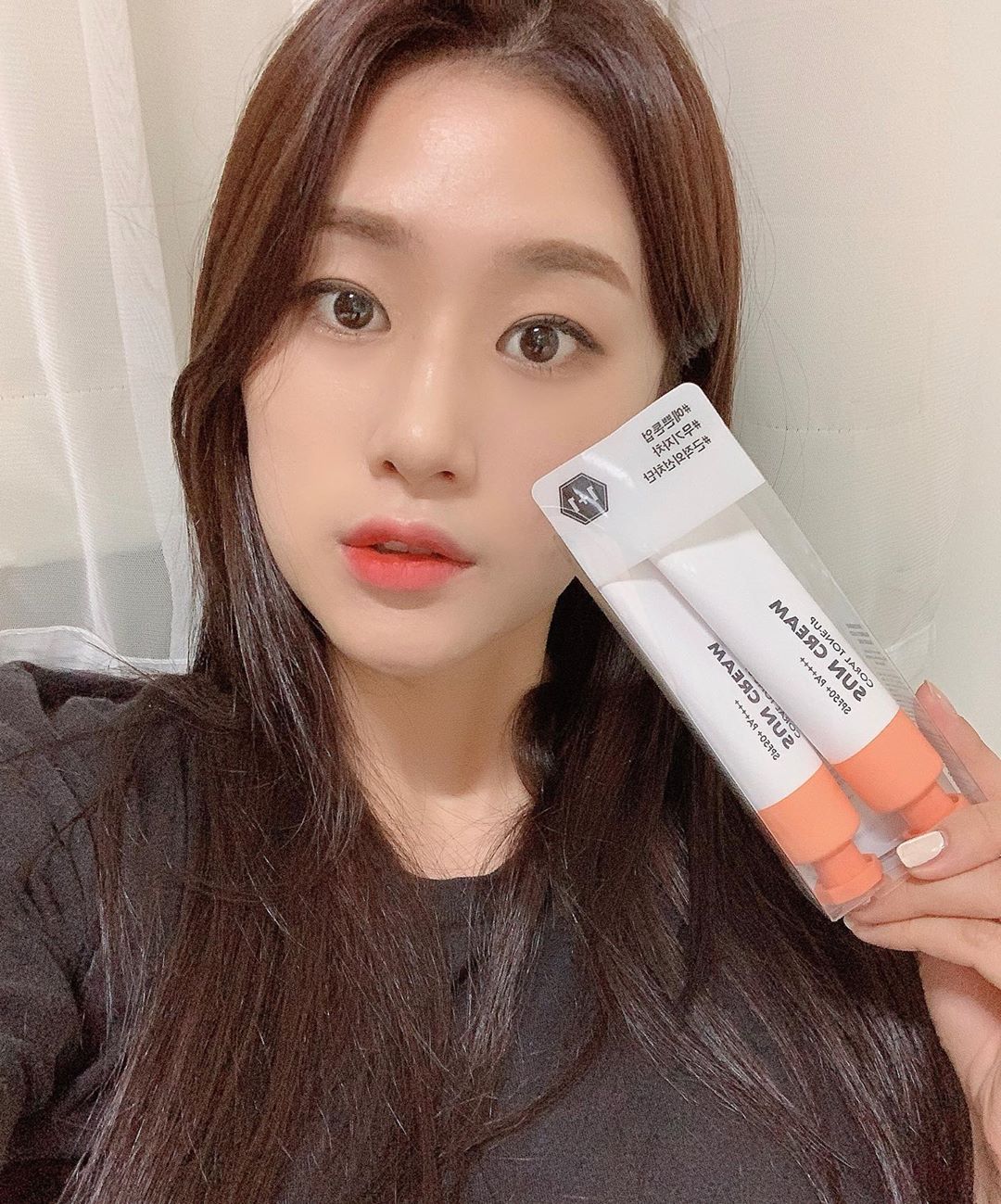 쏘영🐷 on Instagram: “꾸안꾸 하기좋은 #코랄톤업크림  발림성도 부르러워서 남자가 사용하기도 딱!좋고, 베이스 겸용 톤업 크림으로 나온거라서 메이크업 전에 바르면 꿀광!😆 . 11월 한달간 올리브영과 공식 온라인 몰에서  10,900원으로 할인중이니 선크림이면서 톤업도…”