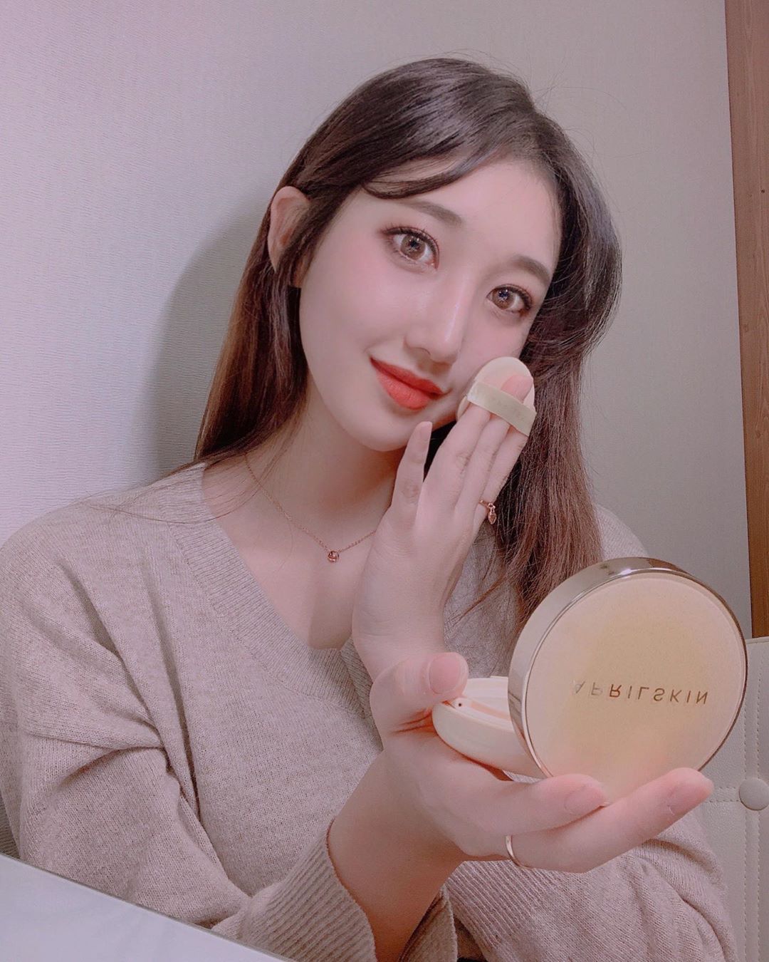 美道 on Instagram: “내가 쓰는 쿠션🥰
✔️에이프릴스킨 리얼 카렌둘라 앰플 광 쿠션
#에이프릴스킨 #aprilskin #리얼카렌둘라앰플광쿠션 #카렌둘라쿠션 #겨울쿠션 #광채쿠션 #쿠션추천 #추천템 #ad @aprilskin_korea”