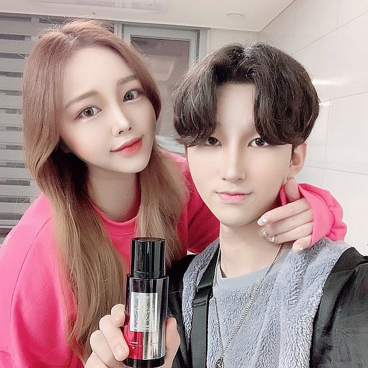 박미소란 on Instagram: “내남자  피부는 내가지킨당 ⭐️ 남자향수로 유명한 포맨트에서  올인원에센스가 나왔다길래  울맹재한테 바로 선물해죠따  이것저것 바르기 귀찮아하는 맹재에게 딱‼️안성맞춤인 제품 ㅠㅠ  이 한통에 톤업+썬크림 / 영양수분크림이  두개로 나뉘어져 한통에…”