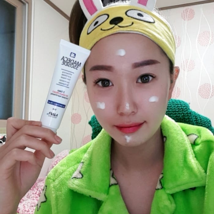 💚YEJI_Greenish💚 on Instagram: “#마데카소사이드크림 으로 화이트닝하기 빠밤!! 👍2주간 사용후기👍 . 평소에 피부관리를 잘하는사람은 표가 나는데 시간이 좀 걸린다고하던데 나름 열심히 관리하는 편이라 미세하게 차이가 나타나는 중!! 촉촉하고 밝아진게 보인다구🤭🤭 . . #일상 #소통…”