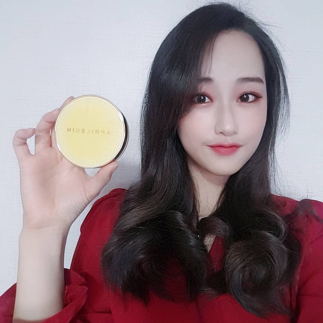 나는 연짱🕶❤ on Instagram: “촉촉한 쿠션 리뷰에욥❣ . 완전 건성피부라 겨울에 쓸만한 쿠션 찾다가 리뷰 신청해서 받은 에이프릴스킨 리얼 카렌둘라 앰플 광 쿠션 인데 촉촉하게 피부에 잘 달라붙네요! 21호 젤 밝은걸로 선택했는데 피부에 노란끼 잘 잡아줘서 좋아용ㅎㅎ 확실히 좀…”
