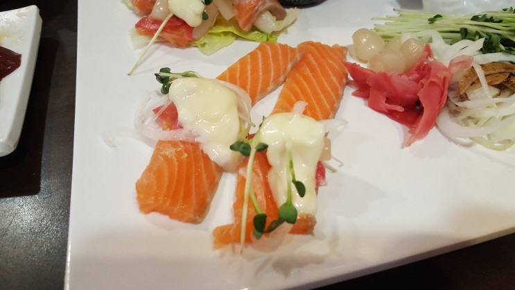 충무로 맛집 연어 한우 맛이 끝내주네요