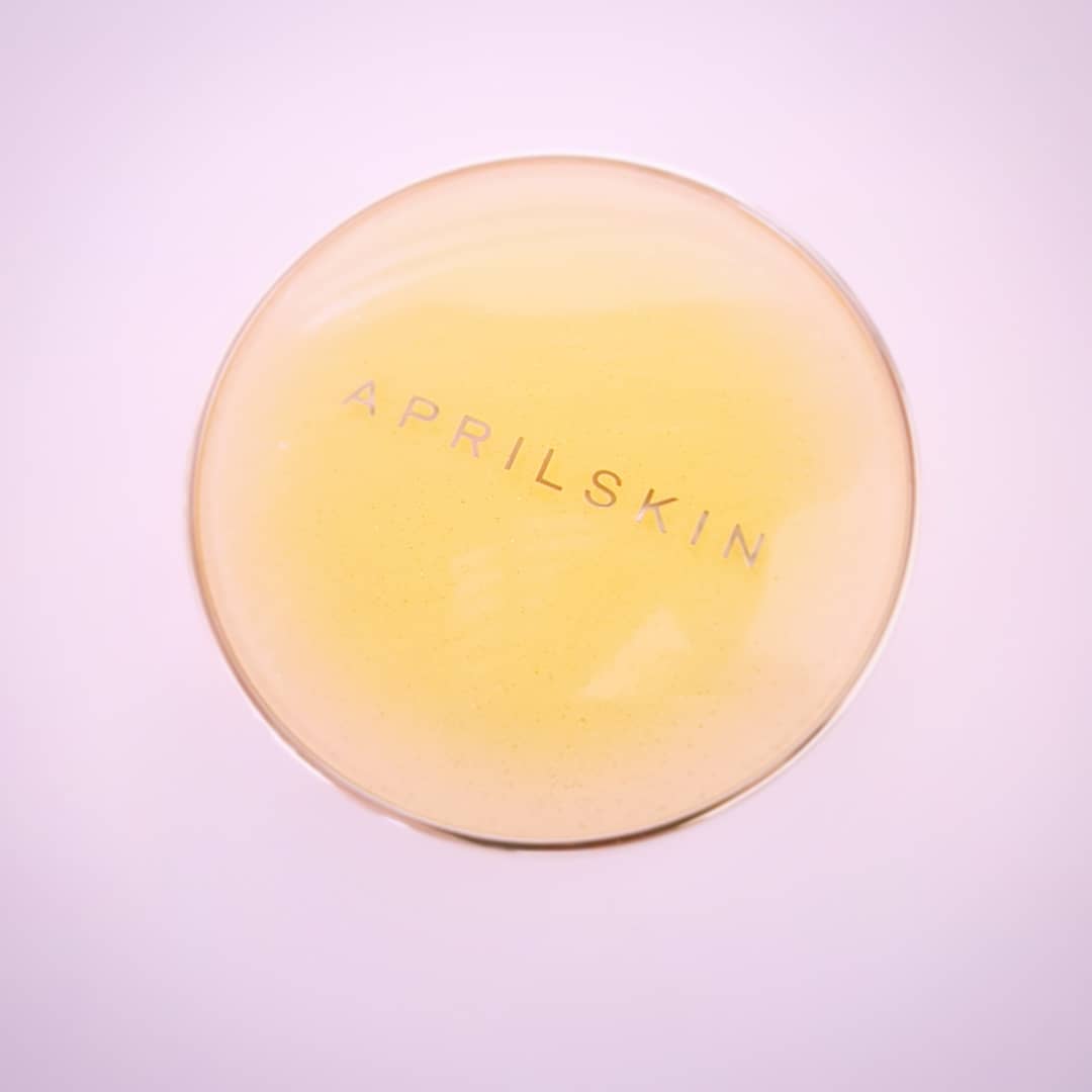 춤추는 쏘이맘❤ on Instagram: “. 커버/수분광/지속력 3박자 고루갖춘 요즘 내파우치 필수템👍 #에이프릴스킨쿠션 꽃잎부분은 톡찍어서 하이라이트로도 사용가능해서 파우치가 더 가벼워졌다🥳 @aprilskin_korea . .…”