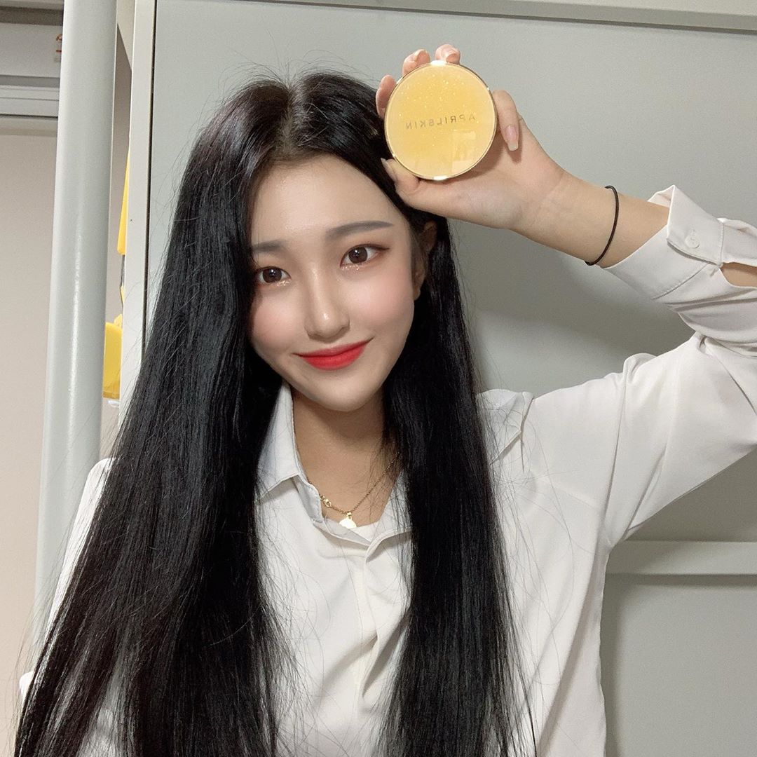 김셔니ఇ on Instagram: “🌼카렌둘라 앰플 광 쿠션🌼 ✔️진정효과-카렌둘라•시카•마데카소사이드 ✔️미백효과-피부톤을 밝게 해주는 특허성분, 비타민 나무 ✔️리얼수분-카렌둘라 함유한 수분 에센스 64% 쿠션 속 꽃 모양이 귀여움을 극대화! 호수도 타사 쿠션이라면 21호…”