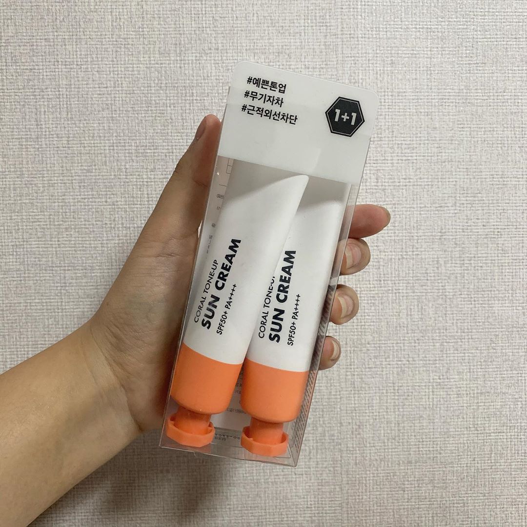 @y_ullliil_528 on Instagram: “너무 생얼로 나가긴 좀 그럴때 바르면 자연스러운 톤업으로 딱 좋은 선크림 ˃̶᷄‧̫ ˂̶᷅๑  나는 학교 실습이여서 생얼로 갈때 바르고 가는데 자극도 없고 너무 하얗게 뜨지도 않고 만족스러운 선크림  뷰티유튜버 서울라이트 제제가 추천한 꾸안꾸…”