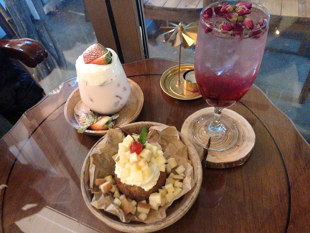 카페투어!!
딸기철이라 맛있는 딸리라떼💕
연남동 비르투오소
,,
#카페투어 #카페 #카페스타그램 #딸기 #연남동맛집 #홍대맛집 #먹스타그램 #냠냠 #먹방 #럽스타그램 #데이트코스 #팔로우