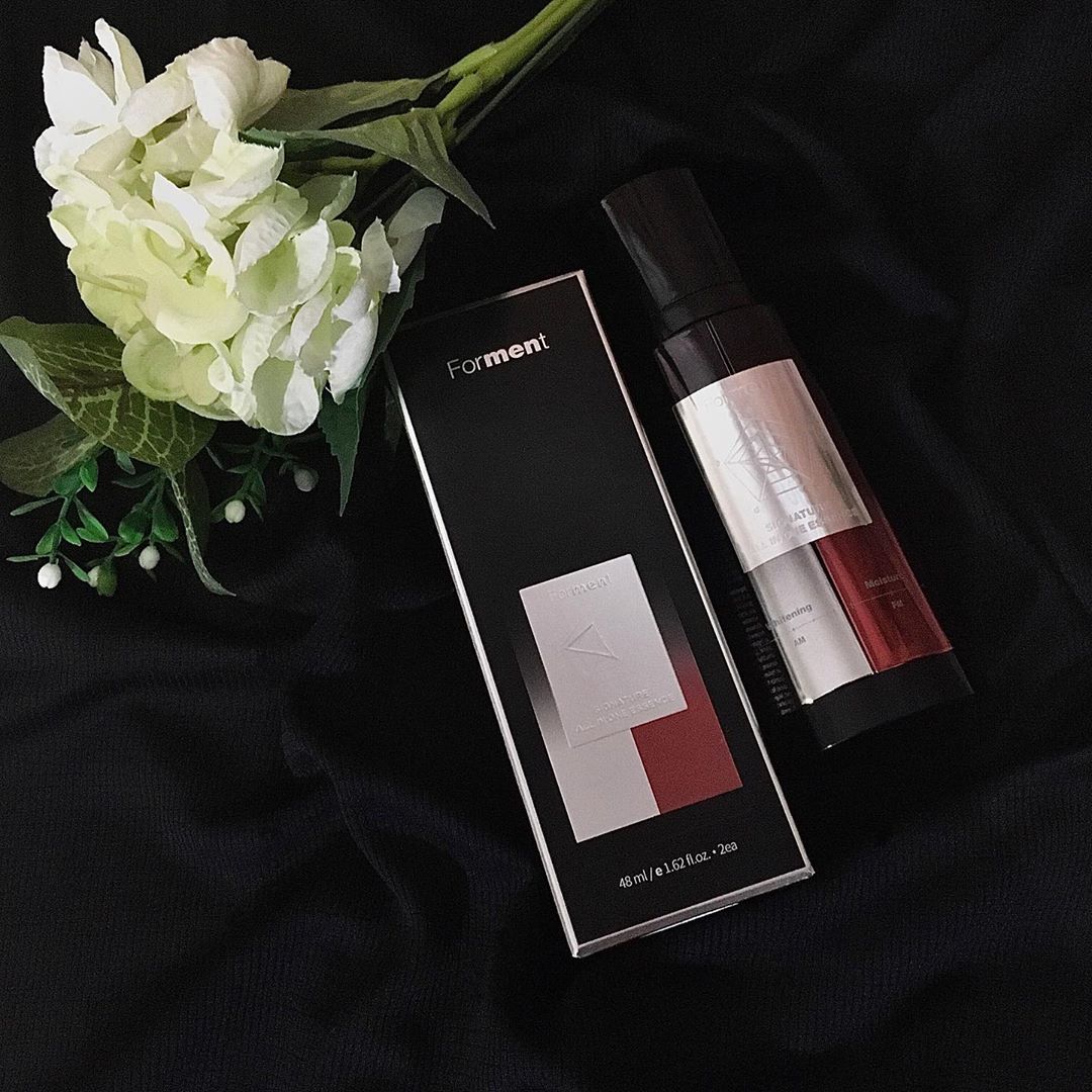 ღ 지원 ღ on Instagram: “남자친구 선물 고민되는 분들 주목 •̀.̫•́✧ ⠀ 스킨, 로션, 선크림, 에센스 다 챙기기 귀찮아 하는  남자친구를 위한 ʚ 포멘트 시그니처 올인원 에센스 ɞ 영일이는 이것 저것 바르는 게 귀찮은 데다가  군인이라서 더 피부관리하기 힘들었는데 이…”