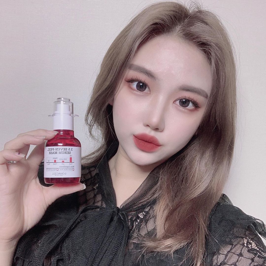 채연 on Instagram: “❤️로하셀 피부 재난 응급세럼❤️ ❤️ ❤️ ❤️ 알칼리화 된 피부를 낮은 산도로 일시적으로 낮춰 스킨 밸런스를 잡아주는 턴 오버 세럼  부드럽게 피부 고민을 녹여 1분만에  확인하는 각질 모공 피지 결 케어 솔루션  피부에 자극을 줄 수 있는…”