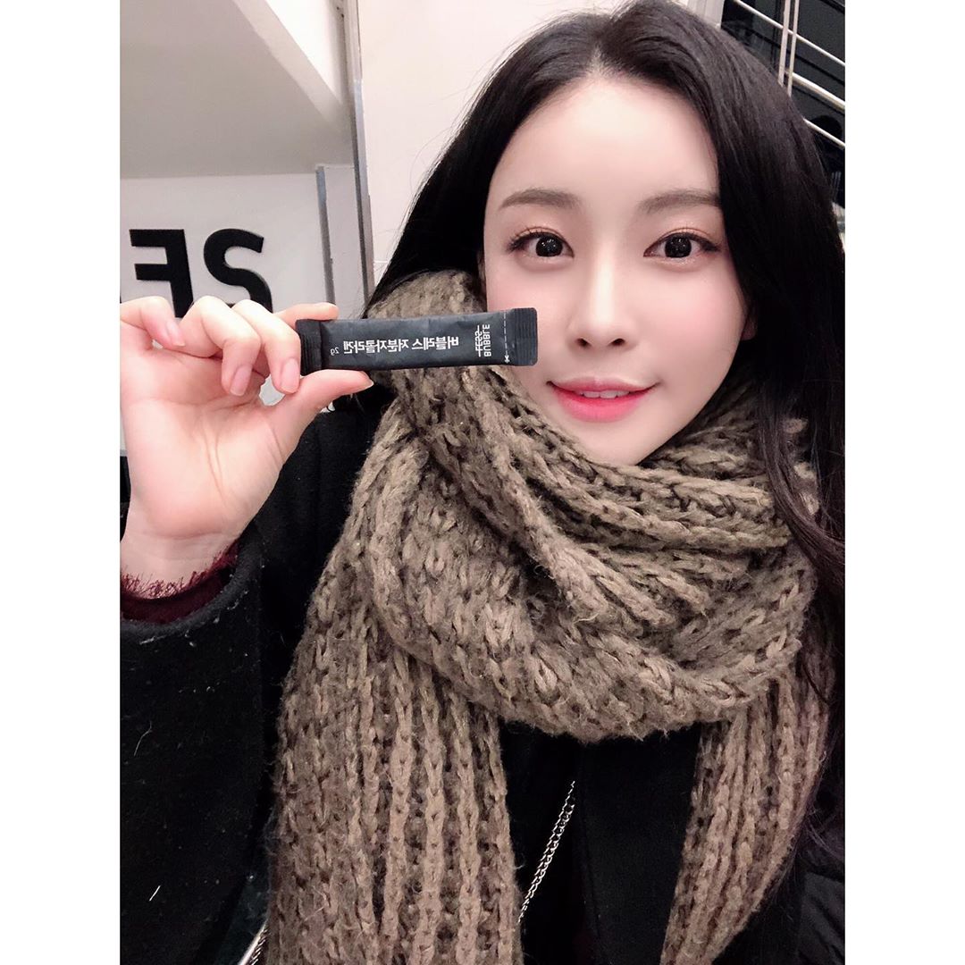 우지희 on Instagram: “#첫줄 콜라겐은 정말  먹는거랑 안 먹는거랑 차이가 보이는 것 같아요! . . #피쉬콜라겐 #버블레스콜라겐 #버블레스피쉬콜라겐 #버블레스저분자콜라겐 #버블레스 #저분자콜라겐 #콜라겐 #콜라겐추천 #콜라겐후기 #콜라겐가루 #콜라겐분말 #피쉬콜라겐…”