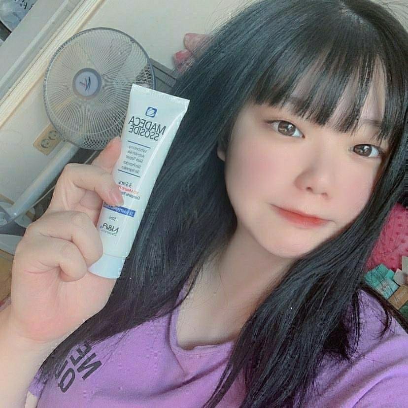 혜지(21) on Instagram: “메테카소사이드 화이트닝크림 🤘🏻
미백+주름+피부재생을 한번에 해주고
미백기능성 인증도 확실하게 되서 믿고 써봣는데 짱! ♥️”