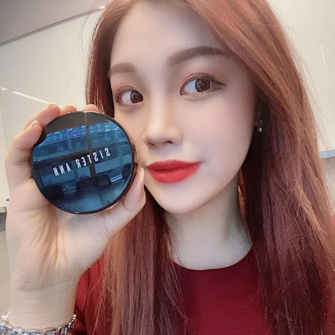 소 이 (24) on Instagram: “🍊씨스터앤 스마트 핏 커버쿠션 🍊 ⭕️얇고 가볍게 발리면서 높은 밀착력과 커버력으로 매끈한 피부결 완성‼️ ⭕️촉촉하게 밀착되어 번들거림이나 끈적임없이 내피부처럼 은은하고 빛나는 윤광피부도 가능합니당 ⭕️뭉침, 코끼임없이 자석처럼 밀착되는 피팅감으로…”