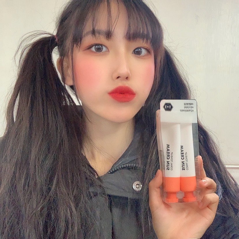 추수정 on Instagram: “🧡참존 코랄 톤업 선크림🧡  끈적이지도 않고 다크닝도 없어서 왠만한 톤업크림보다 좋은거 같아요 !! 평소에 선크림 바르지도 않았는데 요즘은 맨날 이거를 베이스로 발라용➰😚 - - 11월 한 달간 올리브영 매장과 공식 온라인몰에서 10,900원으로…”