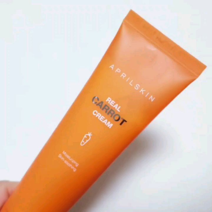 𝓓𝓳.𝓴❤ on Instagram: “#에이프릴스킨리얼캐롯크림  건성 피부임에도 두 아이 육아하다보니  관리가 힘들어  급격히 안좋아진 내 피부😭 결국 보습에 좋다는 일명 당근 크림을 발랐다🥕 세수하고 바르니  이것 하나로 피부가 촉촉해지고, 당김 증상 완화🌱 앞으로 꾸준히 바를…”