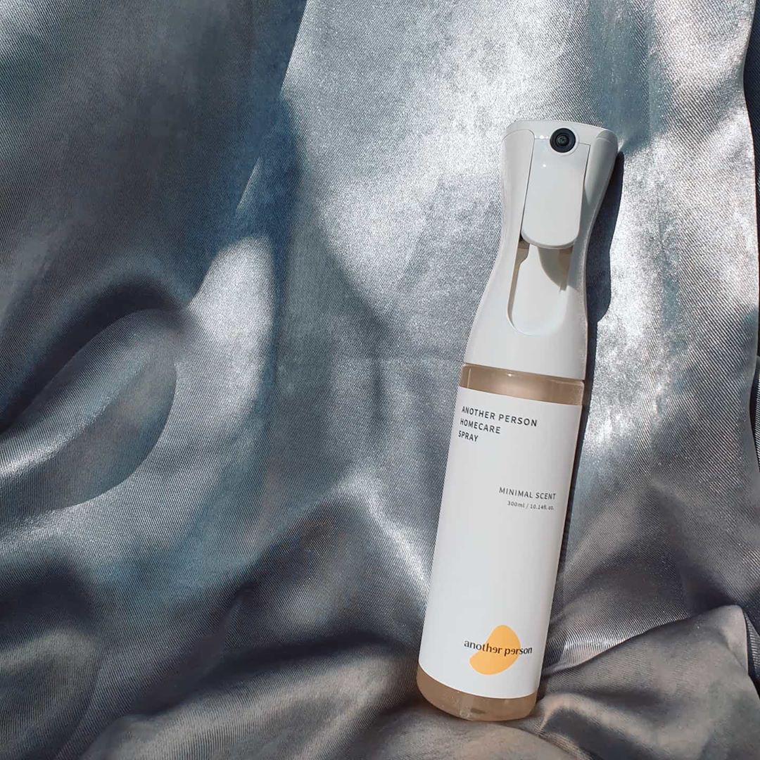 Ϭ살 이아꼭 🧸ྀི on Instagram: “어나더펄슨 홈케어 스프레이 ೄ*✲ﾟ . . 그동안 스프레이형 소독제는 사용하고있었지만 향이 없어 조금 아쉬웠는데 어나더펄슨홈케어스프레이는  라벤더 or 그린티향중 선택할수있어요 . 그렇다고 항균 탈취능력이 떨어지느냐? 그것은 놉!!! 항균 99.9%…”