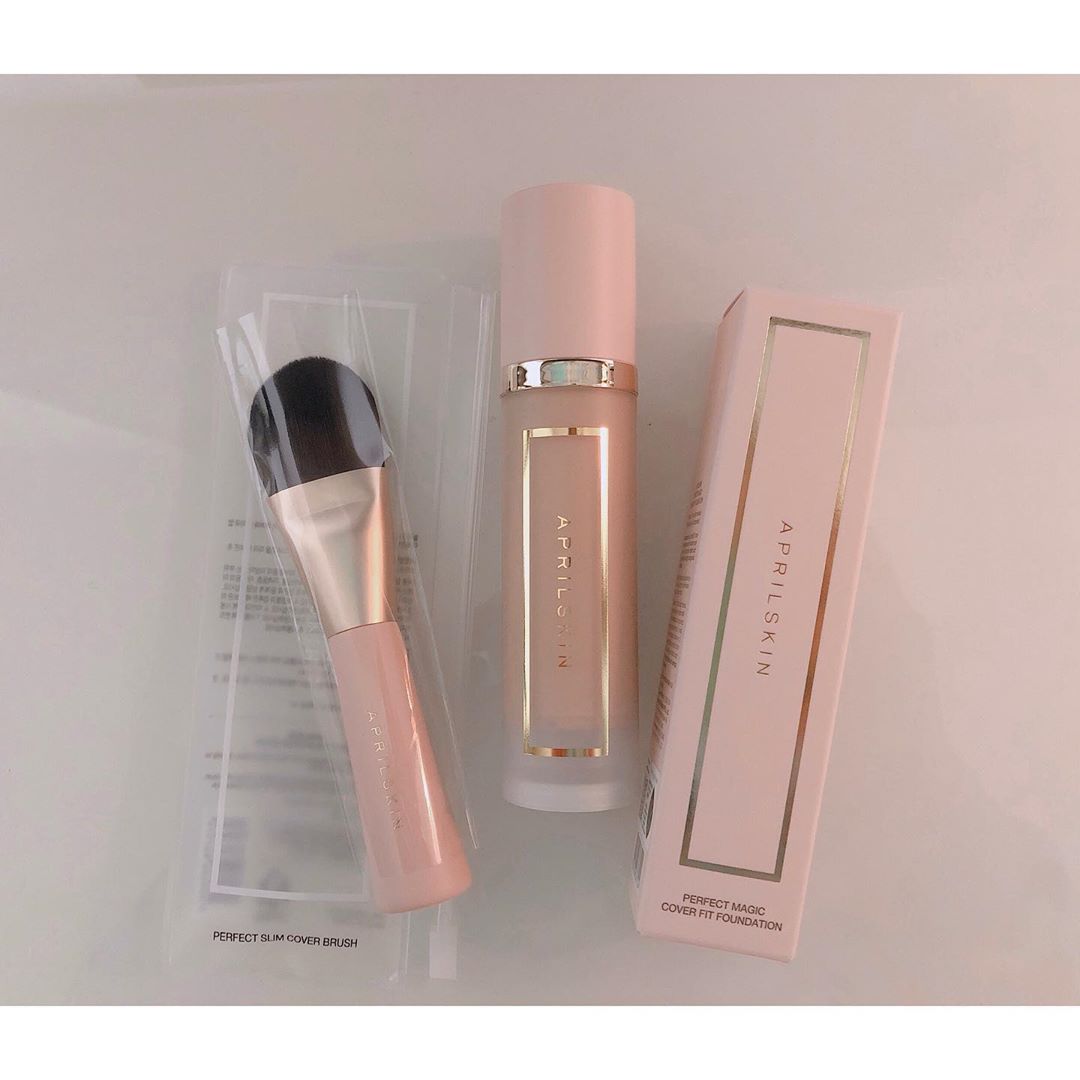 만두: )🥟 on Instagram: “⠀ 💄파운데이션 유목민 언니들에게💆🏻‍♀️ ⠀ 인생파운데이션 요기있어용?💛 다크닝없이 지속력까지 대박인 에이프릴스킨 파운데이션! ⠀ 원래 팩트로도 유명한 에이프릴스킨이 파운데이션까지❤️ 요즘같은 날씨에 건조함없이 촉촉하기까지 기특한녀석🤷🏻‍♀️…”