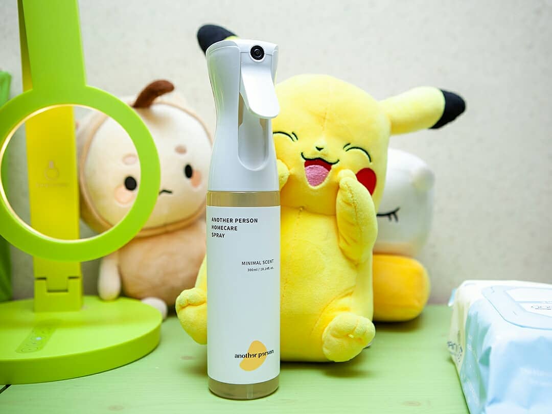 쭈니허니 on Instagram: “하루종일 물고 빠는 아이들의 인형과 장난감을 매일 씻고 말릴 수 없을때 필요한 #육아템  겨울에는 환기도 자주 못하고 가습기 때문에 퀴퀴한 냄새가 진동할 때 한번 샥~ 뿌려주면 은은한 라벤다 #향기가득  항균 99.9%, 곰팡이 균까지 잡아주고…”