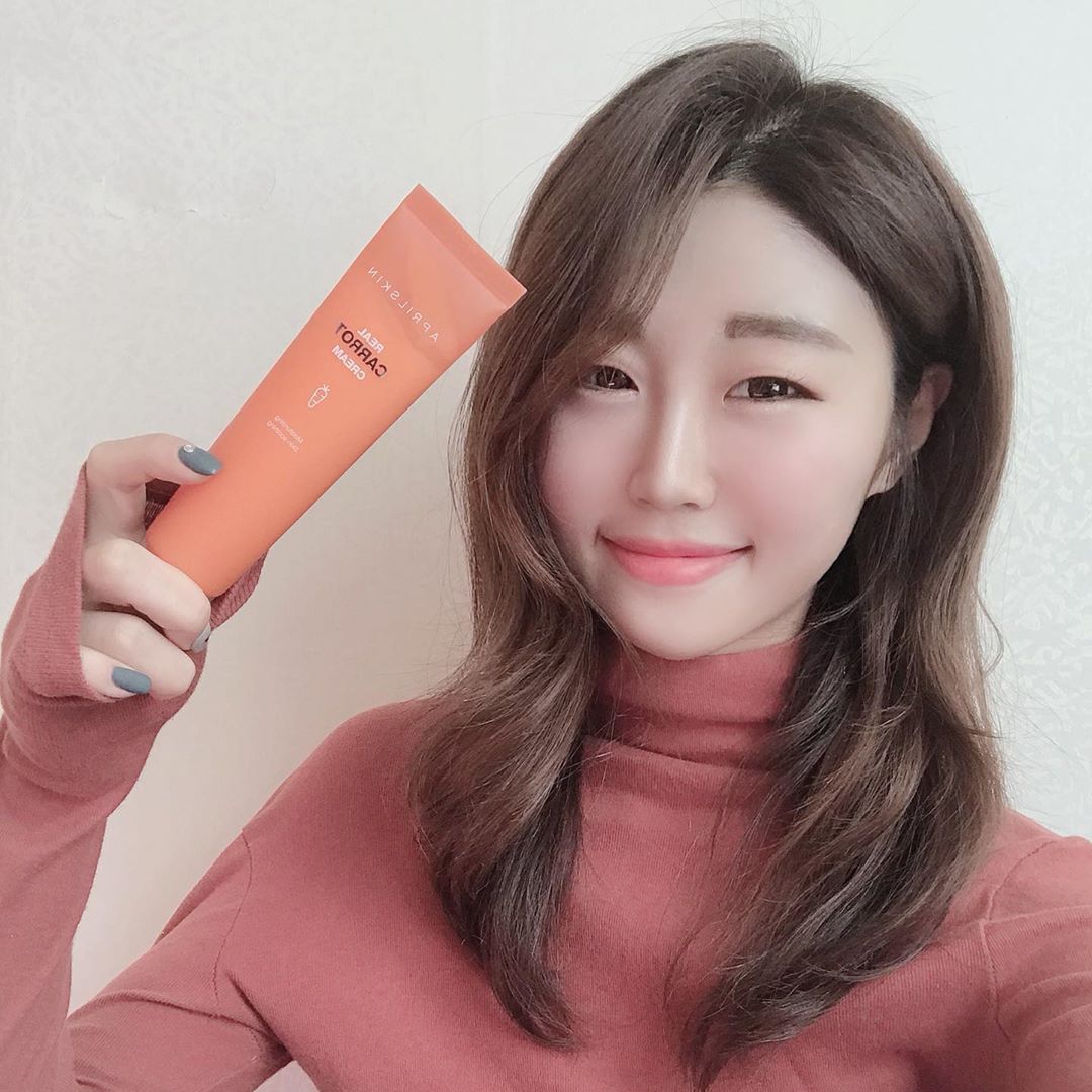 @kkotnimee on Instagram: “녹황색채소 중 비타민A가 제일 많아서 피부진정에 딱이라는 🥕🥕🥕 좁쌀에 호과보셨다는 분들 엄청 많던데 나는 당근성분이랑 펩타이드콤플렉스로 미백주름탄력 빠워업💪💪💪 너~~~무 촉촉해서 맘에들엉❤️ 꾸준히 사용하고 동안피부되어보자요‼️ . . .…”