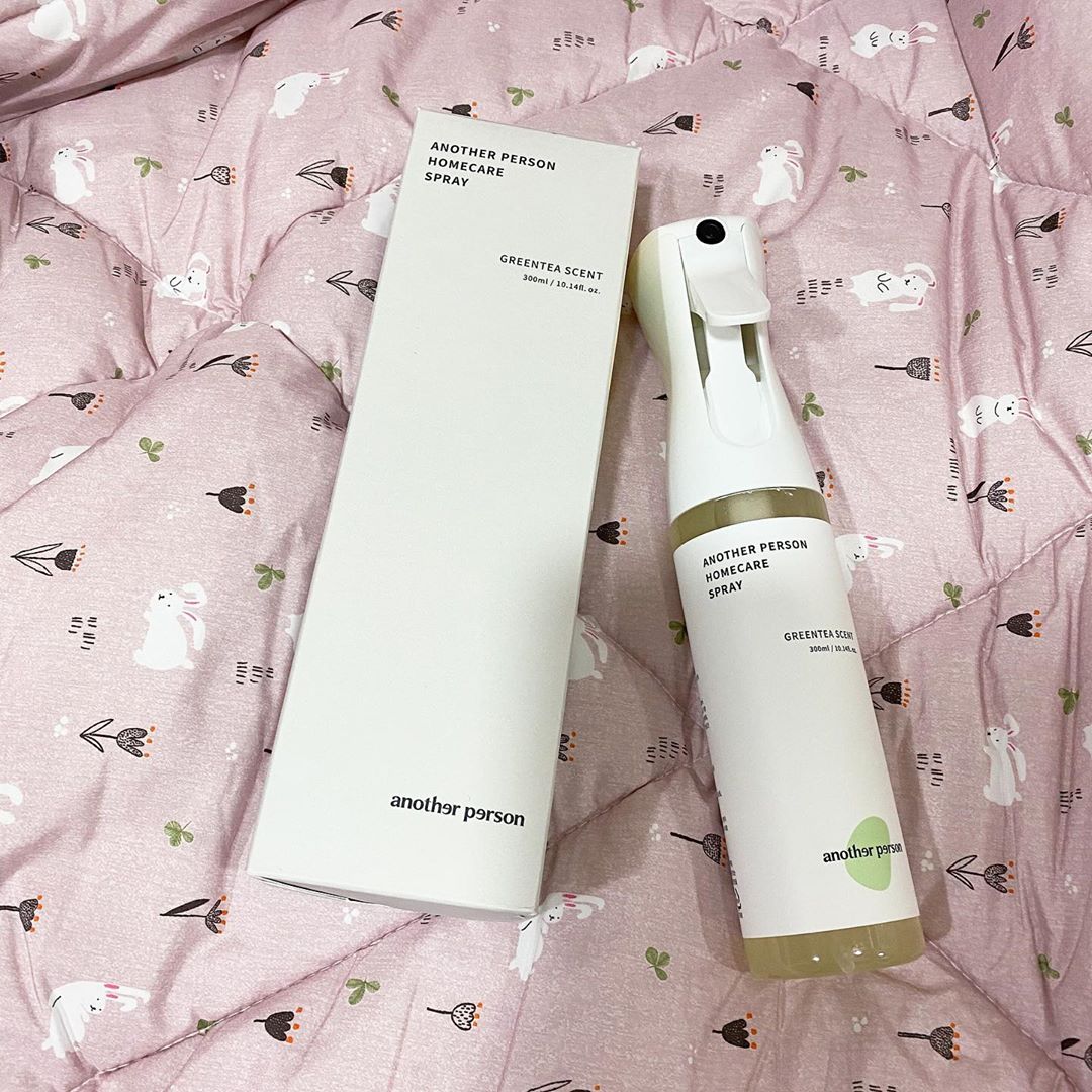 바니블리 on Instagram: “⠀ ⠀ 피부가려움과 알레르기 원인이 되는 집안 곳곳의 세균을 99.9% 말끔하게 제거🤍 99.6%탈취효과가 있는 안전한 성분의 스프레이로 이거 하나면 우리집 비염, 알러기 걱정 끗‼️ ⠀ 안개미스트 수준으로 분사력도 좋고 향기도 오래가고 원룸에 최적…”