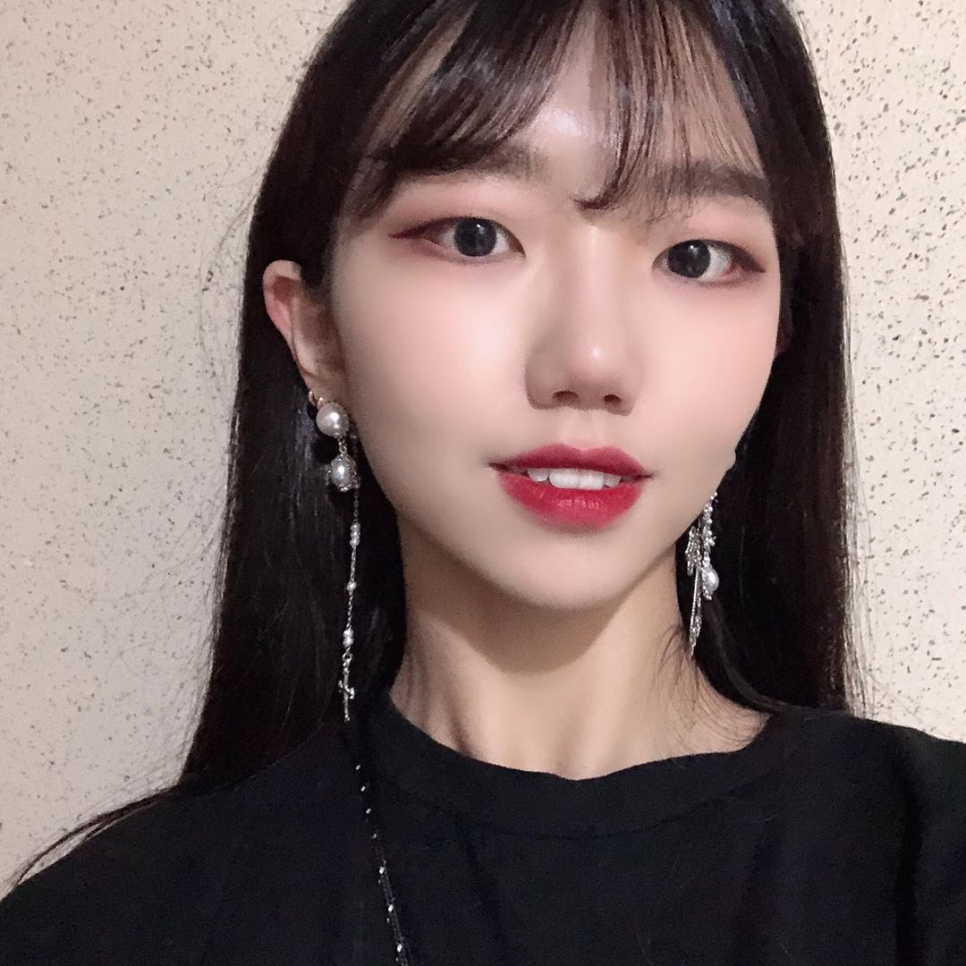 박소영 on Instagram: “핸드메이드 블링블링한 귀걸이 맛집_블라블링🥺 앞으로 영상에서 귀를 주목해주세요ㅎㅅㅎ (영상아니더라도 자주 끼고 다닐 예정,,) 귀걸이는 크고 블링블링해야 제맛😆 . . . #블라블링 #블라_블링 #귀걸이쇼핑몰 #여자귀걸이추천 #주얼리쇼핑몰…”