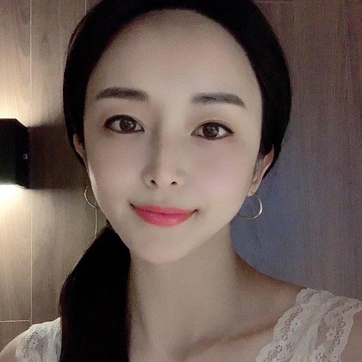 네 잠안와서 미쳤고요..🙉
전부치며 날아올 잔소리 미리걱정ing
_
아침부터 밤까지 립밤만으로 살게해주신
yoonde_brow 원당님과 여러분
새해복많이 받으세요🙇‍♀️🙇‍♀️