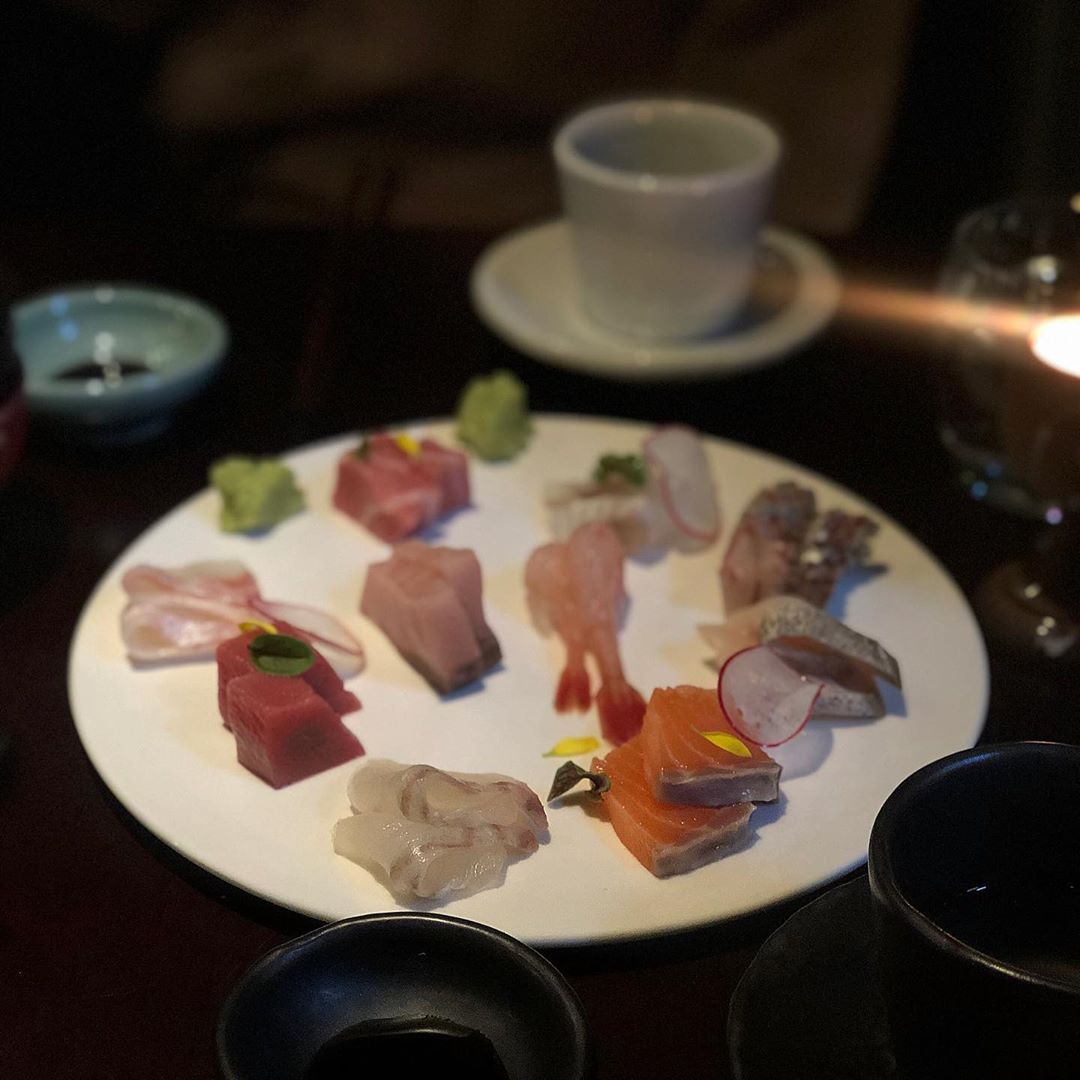 가영 on Instagram: “✎ 9호선에서 짓눌려 죽을뻔한 것만 빼면  행복햇던 하루 (o´〰`o)♡ 연남동 사심에서 사시미랑 곱창 라멘 먹었는데 넘 존맛탱ㅜ 입에서 녹아 없어짐ㅠ 담엔 전복내장 파스타 먹을꺼얏 ෆ ​ . . #홍대 #홍대맛집 #이자카야 #일상 #연남동이자카야…”