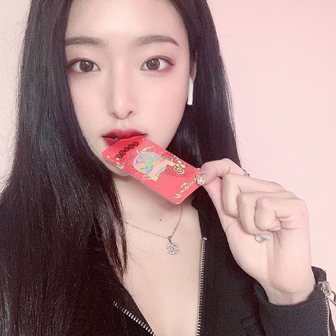이하은 on Instagram: “✨해답초콜릿 2set✨  후기 💞 _ 달콤한 초콜릿을 먹으면서 고민까지 해결할 수 있는 재밌는 초콜릿 ! 연인,친구들과 함께 하면 더욱 더 재밌답니다 해답이 맘에 안들면 먹어서 칼로리 업 & 맘에 들면 기분 업 ✌🏻 사실 맛있어서 먹기 더 바빴던 거…”