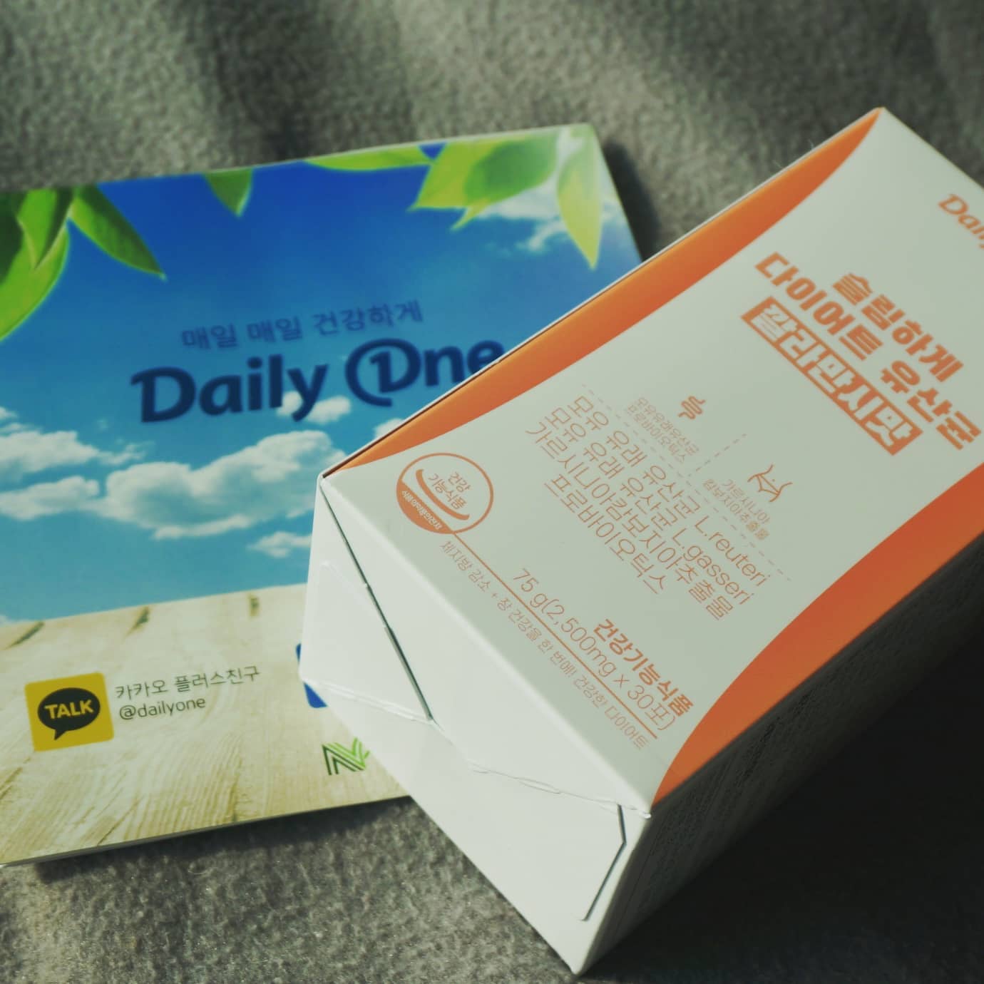 다이어트와 변비,

두 가지를 한번에 잡을 수 있다면?

가르시니아 추출물&프로바이오틱스

체지방 감소 도움과 배변활동까지!

깔라만시맛으로 더 맛있게 먹을 수 있다.

평소 식사 후 물에 타서 차대용으로 가볍게 먹고 있는 제품.

#ad #슬림하게다이어트유산균깔라만시맛 #다이어트유산균 #유산균추천 #가르시니아 #다이어트 #모유유산균 #깔라만시 #모유유산균다이어트 dailyone.co.kr