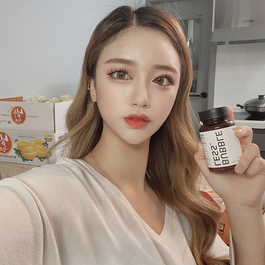 하현(20) on Instagram: “💜 버블레스 아이언 💜 철분 특유의 비린 맛을 포도향으로 잡았데용 난 그냥 맛있어서 사탕처럼 매일 1알씩 먹는중 ㅋ 요즘 영양제 안먹는 사람도 있나요 철분이 부족한 여성들을 위한 철분제 !! ✔️철분 요구량이 느는 임산부, 수유기 여성 ✔️월경으로…”