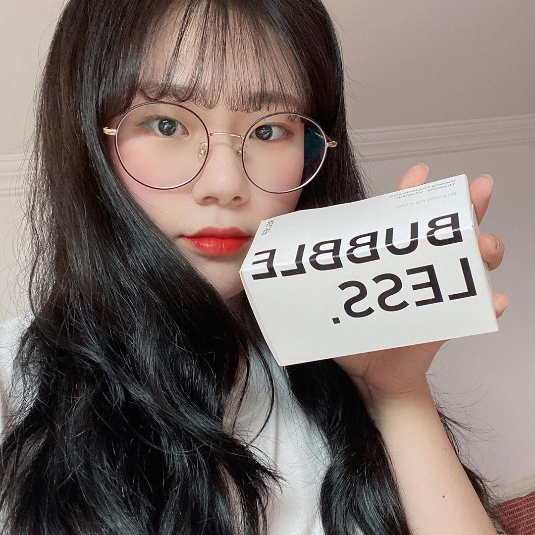 조소령 on Instagram: “<버블레스 릴리프>  월경전 변화에 의한 불편한 상태 개선에 도움을 줄 수 있는 '감마리놀렌산' 함유가 되어 있어  증후군 해소에 도움을 주는 제품이다. 철의 흡수에 필요하며 결합조직 형성과 기능유지에 필요한 비타민C, 스트레스로 인한 긴장완화에…”