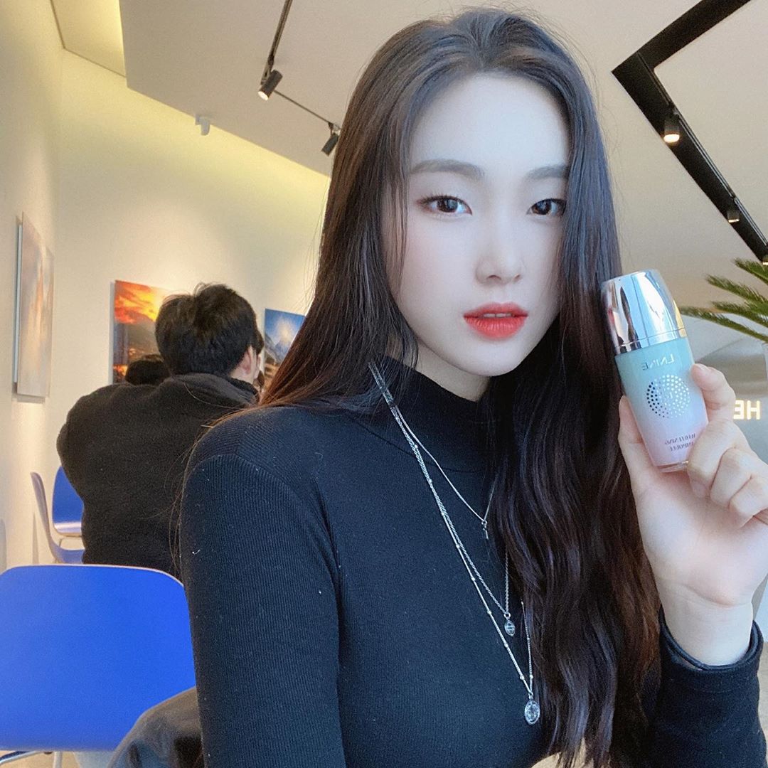신채은 (21) 🇰🇷 on Instagram: “#첫줄 [엘나인] LED마스크 전용 앰플 앰플이 끈적거리지 않고 가벼운 액체형식이고 바르고 나면 피부결 정리가 돼서 LED마스크를 꼭 안써도 토너대용으로 사용가능해서 편리함 ++ 기본적으로 앰플에 펩타이드 성분이 들어있는데 다양한 성분들의 피부…”
