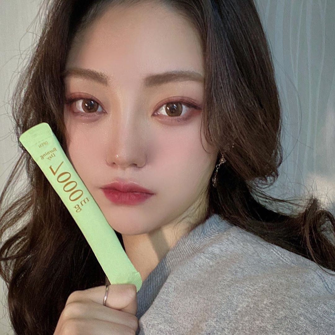 정  원 on Instagram: “다들 위험하니까 밖에 돌아다니지 말고 부스터먹고 홈트합시닷🔥🔥 . . 🔥여성전용 칼로리 부스터, 버닝데이🔥 🌸운동하기 30분 ~ 1시간 전 간편하게 물에 타먹는 헬스 부스터！ 🌸엘카르니틴, 타우린, 아미노산이 한포에 총 7000mg 들어있어 칼로리…”