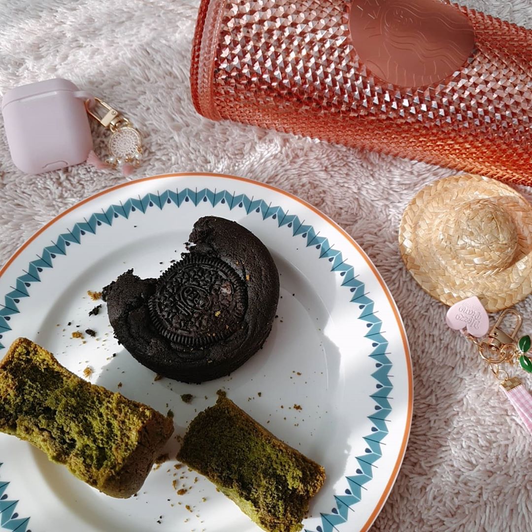 ʟᴏᴠᴇʟʏⓨⓞⓤⓝⓖ´･ᴗ･` on Instagram: “#원더쿠키 🍪 크키가 크고 식감좋은 맛있는 디저트〰️ 쿠키라 그래서 얄팍한 작은 쿠키를 생각했는데 두툼하고 큰 쿠키가 와서 놀래고 맛에 한번 더 놀람😍 어쩜 요렇게 맛있는지! 단걸 별로 안 좋아하는 나와 달달구리 좋아하는 신랑 둘 다 좋아할 만한…”