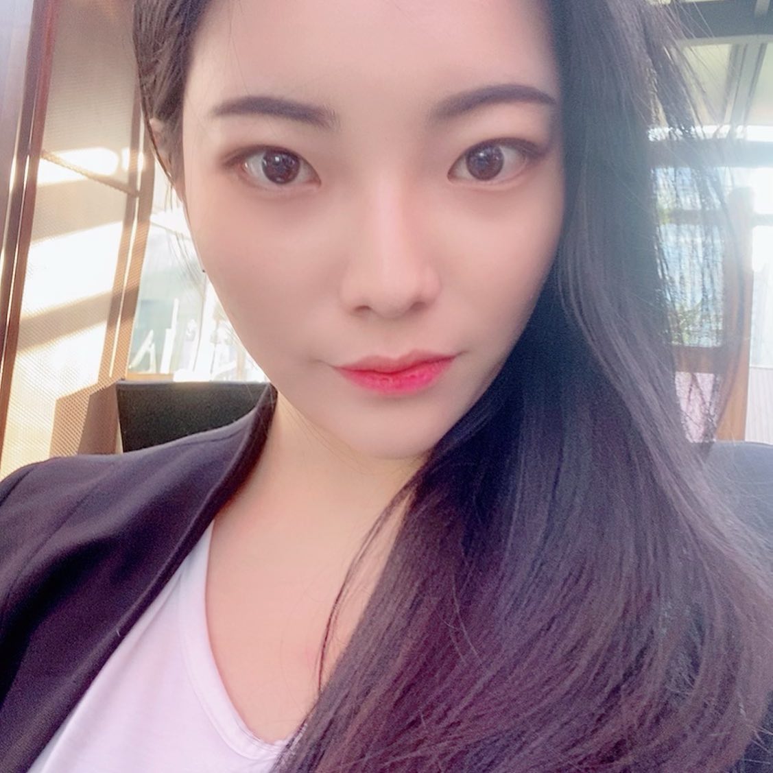 셋업 오랜만🙋🏻‍♀️ 발목 나갈거같움 
퇴근후 먹는 맥주는 꿀맛
다마시고 운동가는길은 헬게이트 .
.
.
.
.
.
#퇴근 #화장해주는여자 #뷰티인플루언서 #제품골라주는여자 #문의는dm