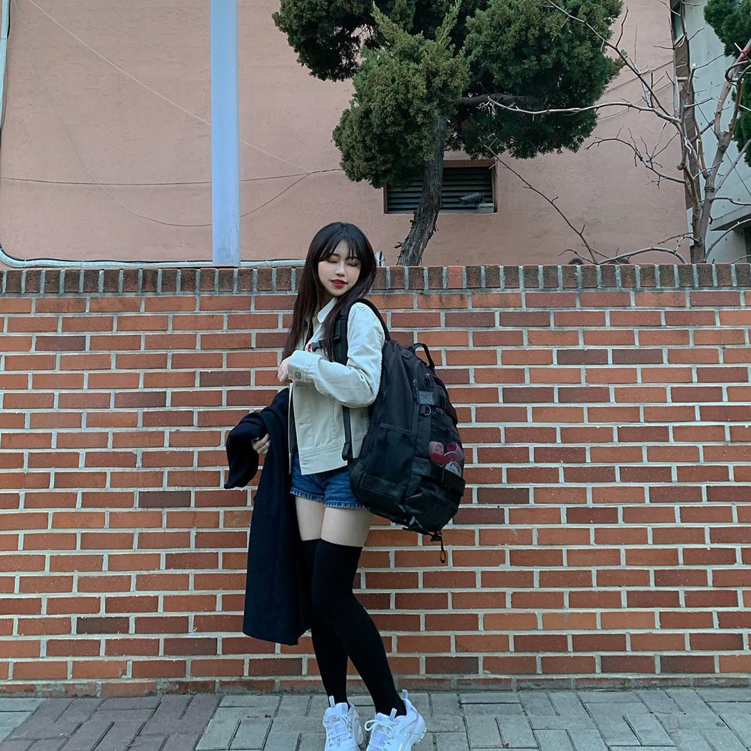 힂니 on Instagram: “가방은 역시 몬스터리퍼블릭✨ 소재부터 타 제품들과 다른 나일론,,👏🏻 저 날 짐 한가득 넣고 돌아다녔는데 제 어깨는 처졌지만 가방은 안 처지더라구요 ㅎ___ㅎ 노트북 수납 공간이랑 고정판이 따로 있는 게 제일 좋았어요!…”