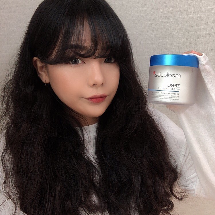 🧸 on Instagram: “🤎 메디큐브 제로 모공패드 2.0 🧸🤎 . . 업그레이드 버전으로 속 커버랑 집게가 있어 위생적으로 사용하기도 좋고 휴대용 케이스가 나와서 여행용이나 수정 화장용으로 간편하게 들고 다니기도 좋아졌어요 ! 11가지 임상을 완료한 제품으로 모공…”