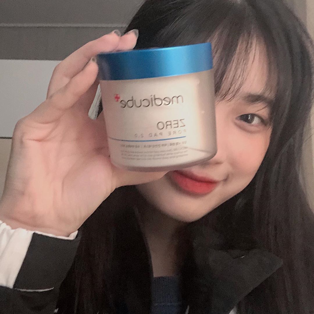 고보림 on Instagram: “말해머해 엄청 좋고 편리합니다 !! 😚 집게도 있고 시원해요...🤩 효과도 있는 것 같고 유재석 님이 광고 하시니까 그것도 좋아요 ㅎㅎ 확실히 전보다 피부가 좋아졌다는 느낌을 많이 받았습니당 그리고 진짜 팩에 꽉 차 있어서 얼굴에 사용하고 나서도…”