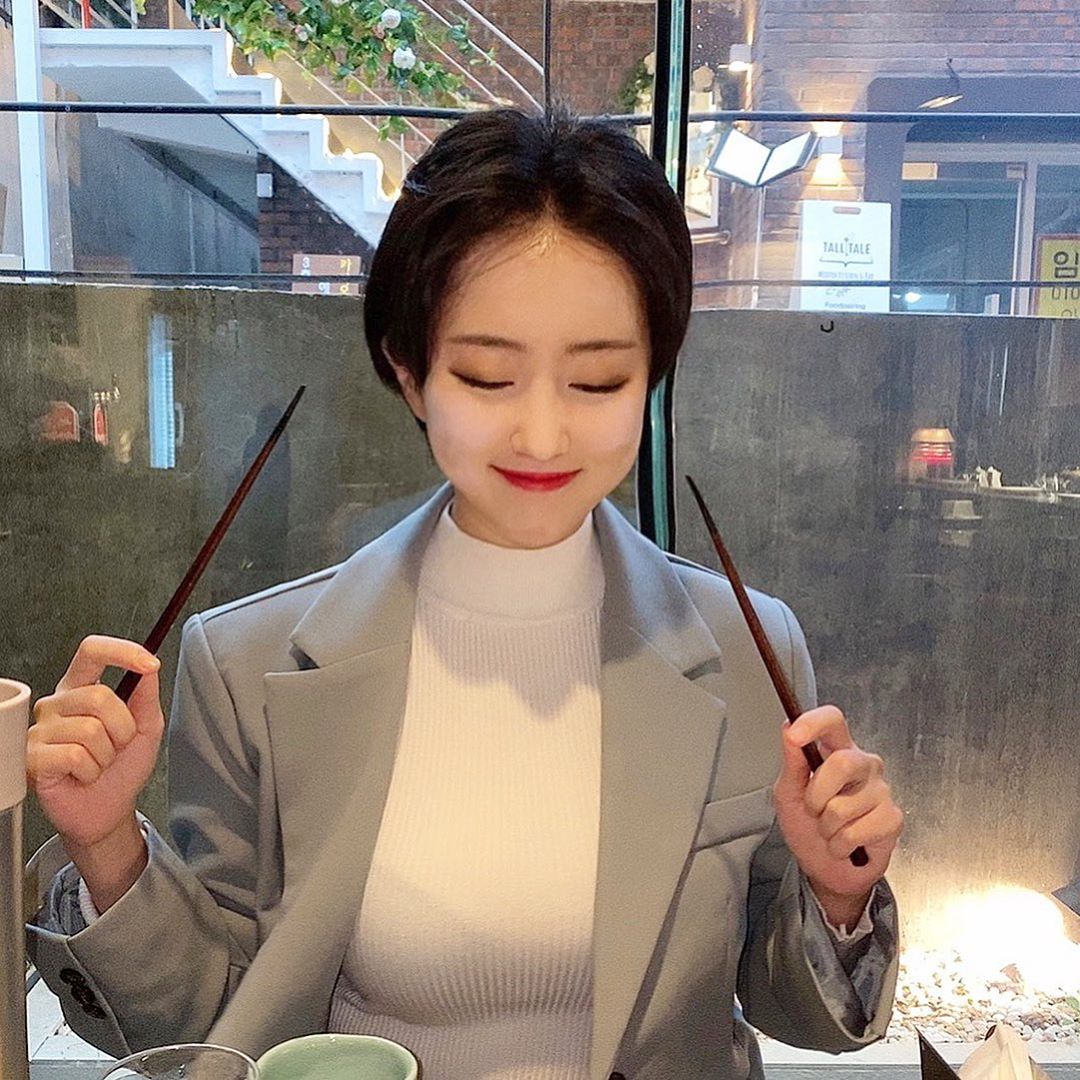 뇽찡ღ on Instagram: “연남동 사심에 방문 체험단으로 다녀왔습니다:) 즉석에서 직접 썰어 서빙해주시는 사시미와 이베리코 소고기를 아주아주 맛있게 먹었어요!! 분위기도 좋고 아늑해서 맘에 들었어요👍…”