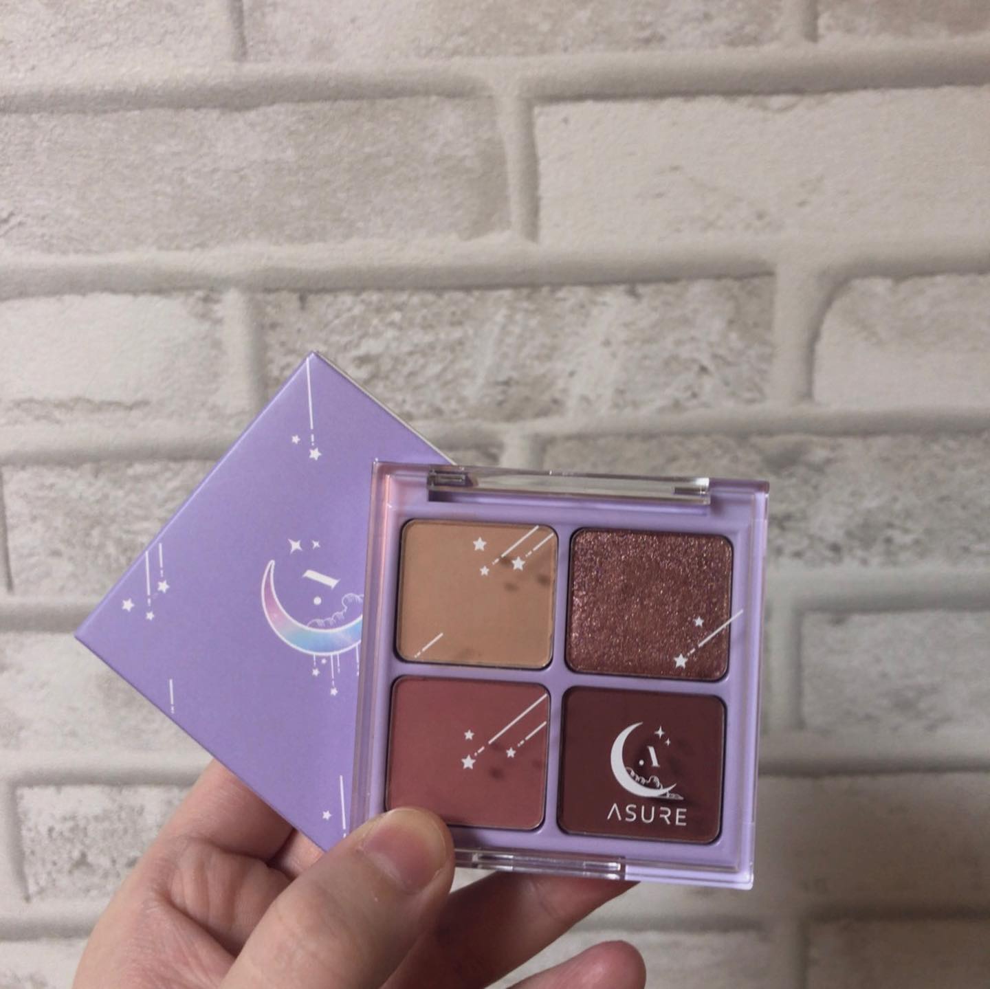 요즘 마스크를 많이써서 데일리로 사용하고 있어요 날림도 없고 버릴색이 하나없는 아이즈온 문라이트 꼭 하나 쟁여두세요 !! 제껀1호 핑크로켓 
#15그래머 #에쥬아 #아이즈온문라이트 #섀도우추천 #섀도우팔레트 #아이메이크업 #봄메이크업 #날림없는섀도우 #에쥬아섀도우

에쥬아로부터 제품을 제공받아 작성하였습니다.